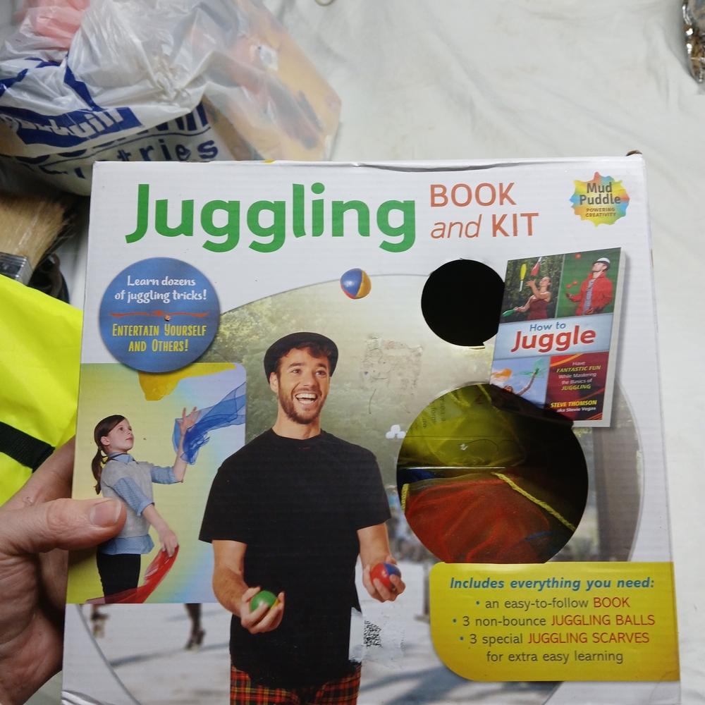 Juggling Book and Kit - Multicolor